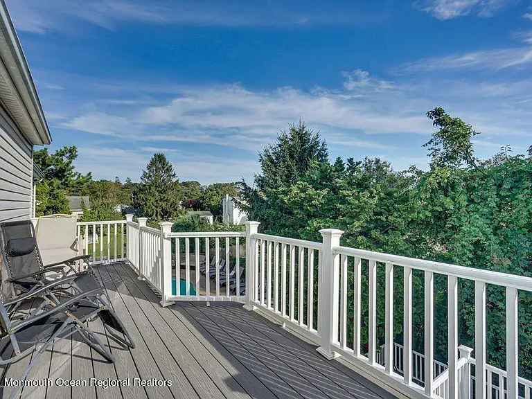 45 Roslyn Ct — Photo 24