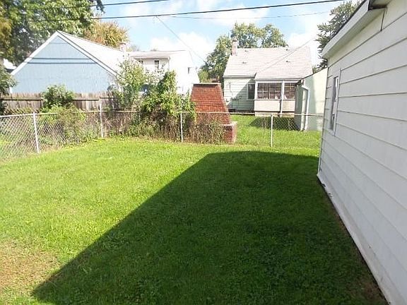 3rd image of 20033 Elkhart St