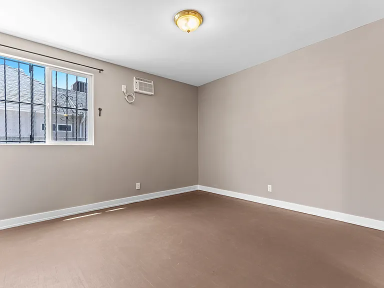 1179 N Berendo St — Photo 9