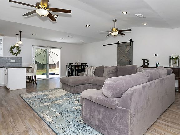 5th image of 1658 Poinciana Dr
