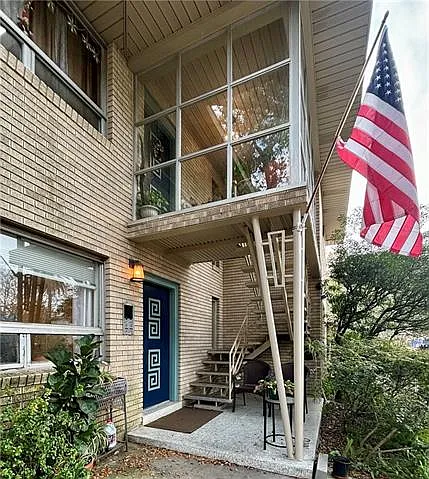 2034 Napoleon Ave — Photo 3