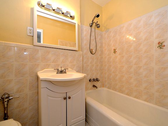 4th image of 55 Austin Pl APT 6A