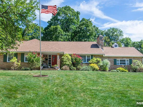 685 Blanch Ave, Norwood, NJ 07648