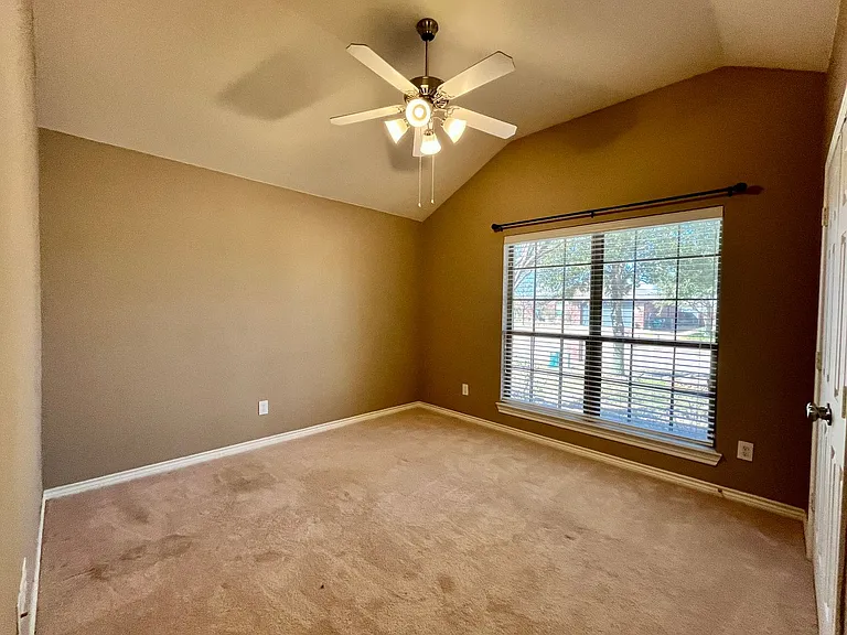 3504 Northpointe Dr — Photo 18