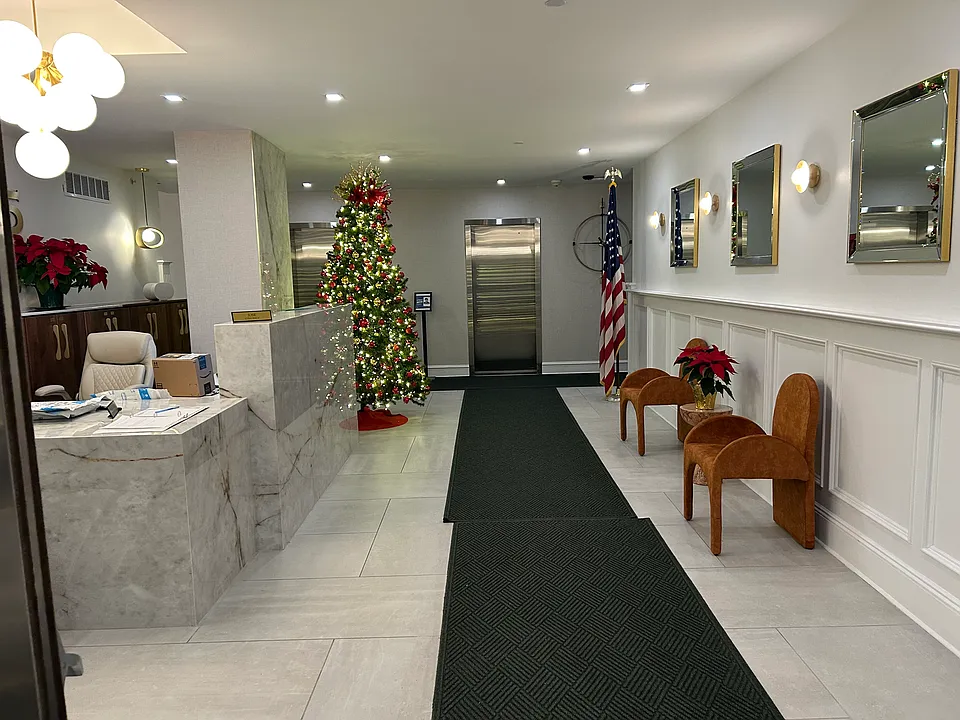 225 Saint Pauls Ave #17M