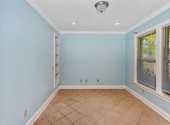 4th image of 115 Orchard Dr
