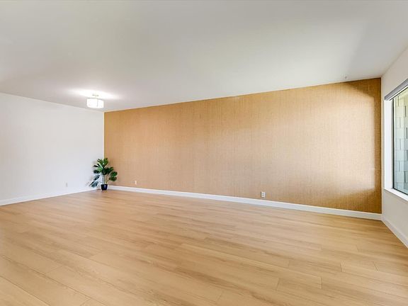 3rd image of 14983 Shasta Ln
