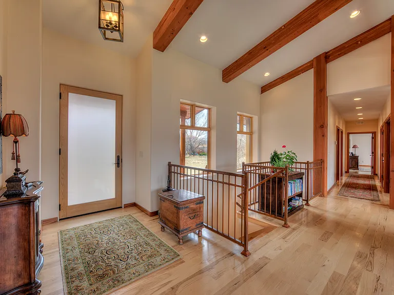 425 E Amber Ln — Photo 7