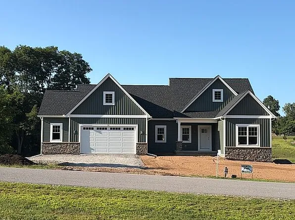 11 Sand Dunes Trl, Spencerport, NY 14559