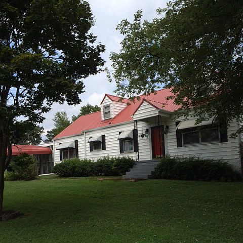 1st image of 811 Sweetbriar Cir