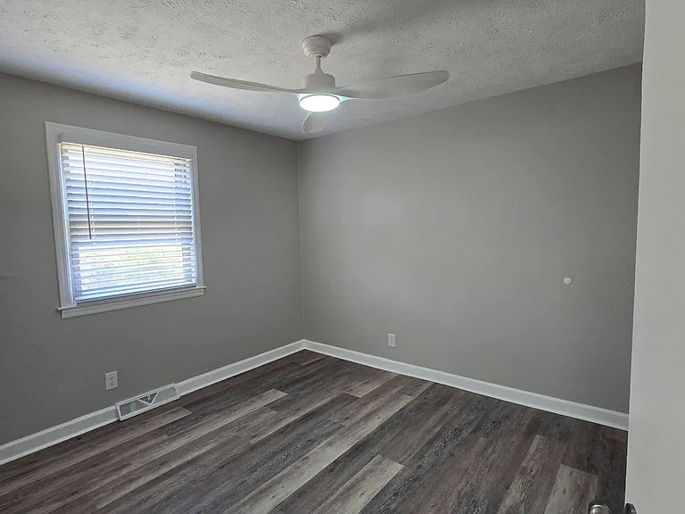 Colonial Heights Apartments — Photo 10