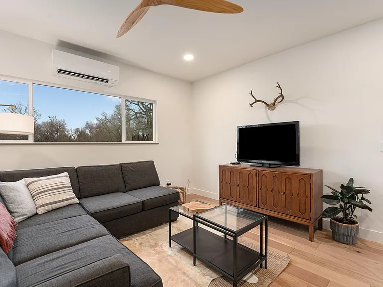 2417 N Overland Trl — Photo 20