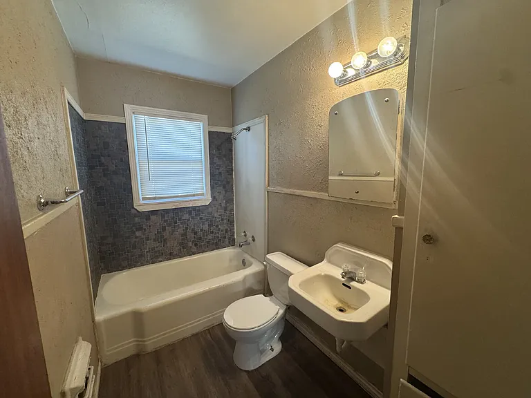 2118 33rd St #B — Photo 6