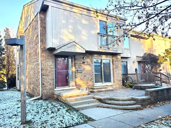 673 Oakbrook W, Rochester, MI 48307