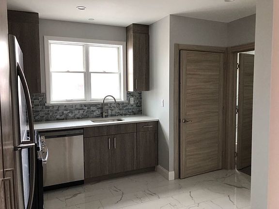 2nd image of 3112 38th Ave #4C