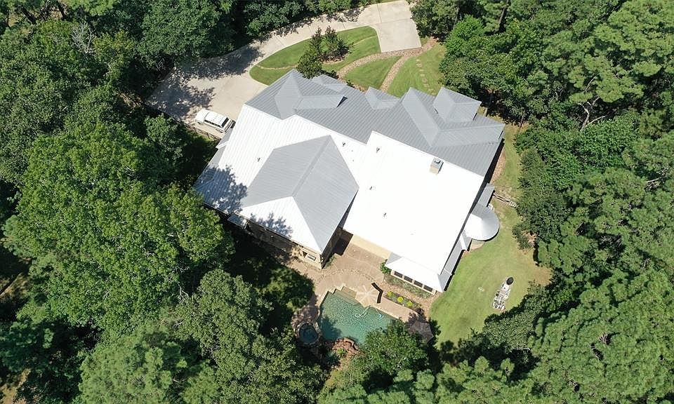 Aerial View back of property is fully fenced with wire for dogs. Extra parking spaces and extra deep driveway