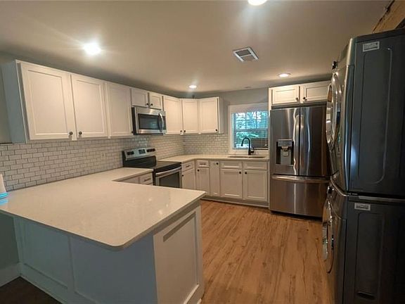 5th image of 2803 3rd Ave SW