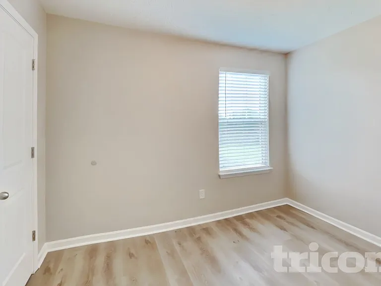 1107 Selous Dr — Photo 14