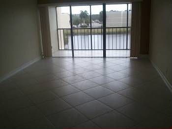 5th image of 210 Lakeview Dr APT 301
