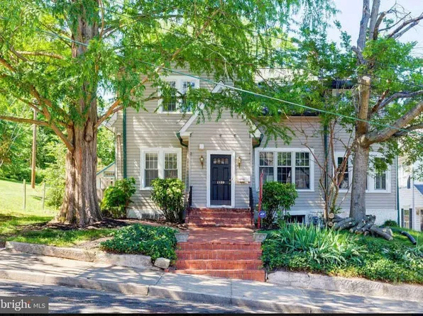 1129 16th St S, Arlington, VA 22202