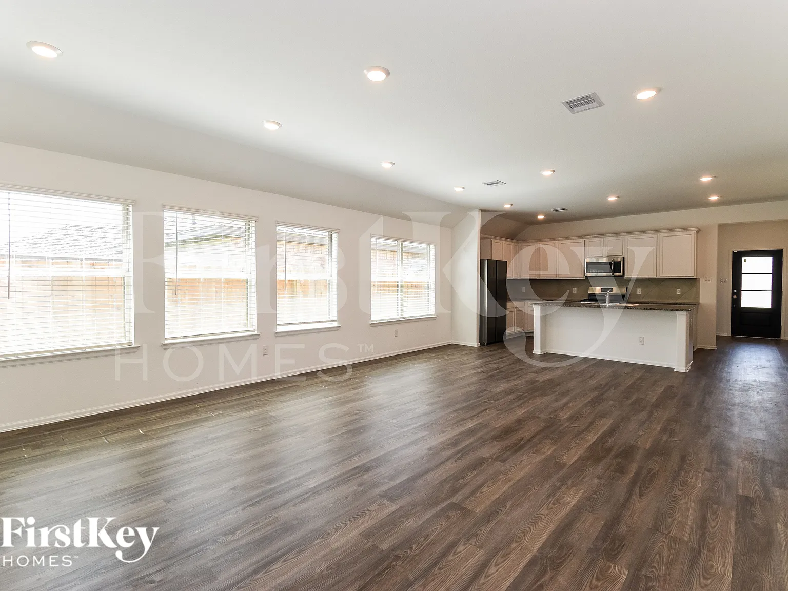 4 bed, 2.0 bath, 1932 sqft, $2,175 — Photo 2
