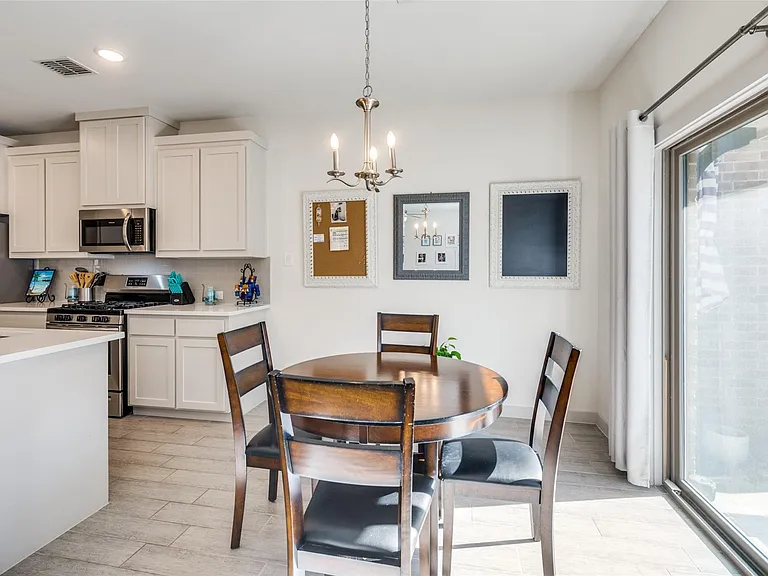 2728 Splendor Dr — Photo 2