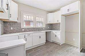 3rd image of 665 Lexington Ave SW