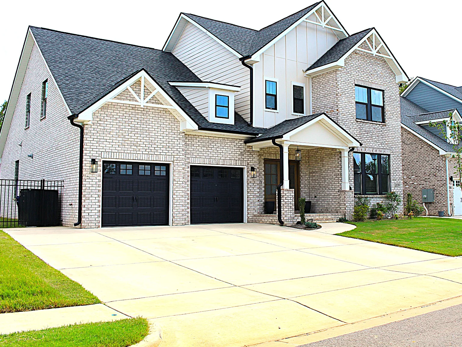 5 bed, 3238 sqft, $3,200 — Photo 2