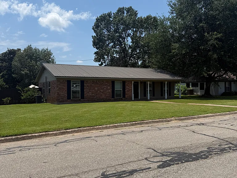 3270 Allen St — Photo 2