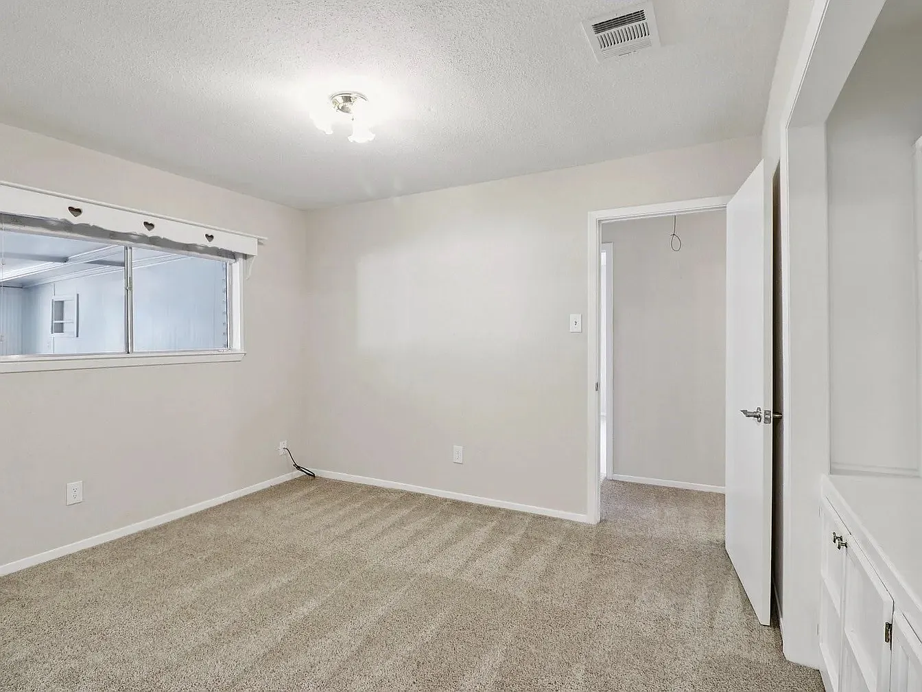 3 bed, 1919 sqft, $2,000 — Photo 3