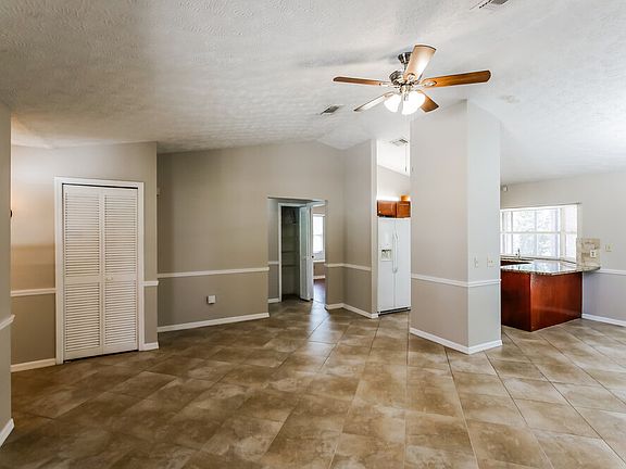 5th image of 222 SW Starflower Ave