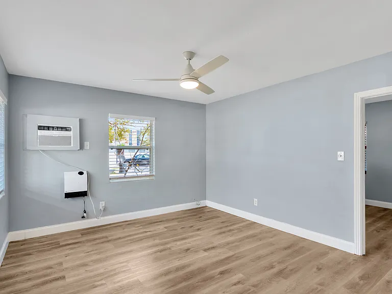 1233 Grove St — Photo 6
