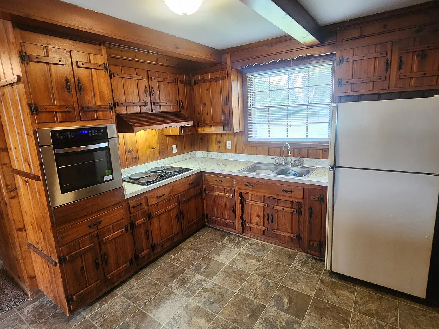 2 bed, 1.5 bath, 800 sqft, $1,100 — Photo 2