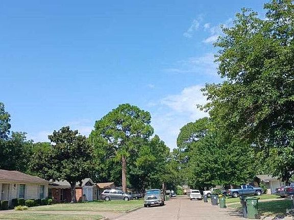 4th image of 2203 Hackberry Dr