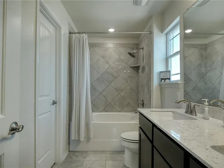 521 Bradford Ln — Photo 48