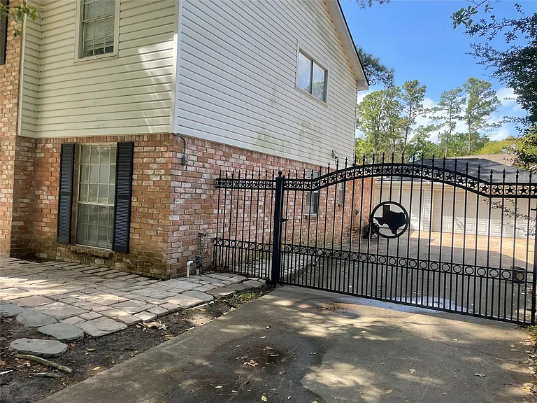 8218 Oak Moss Dr — Photo 4