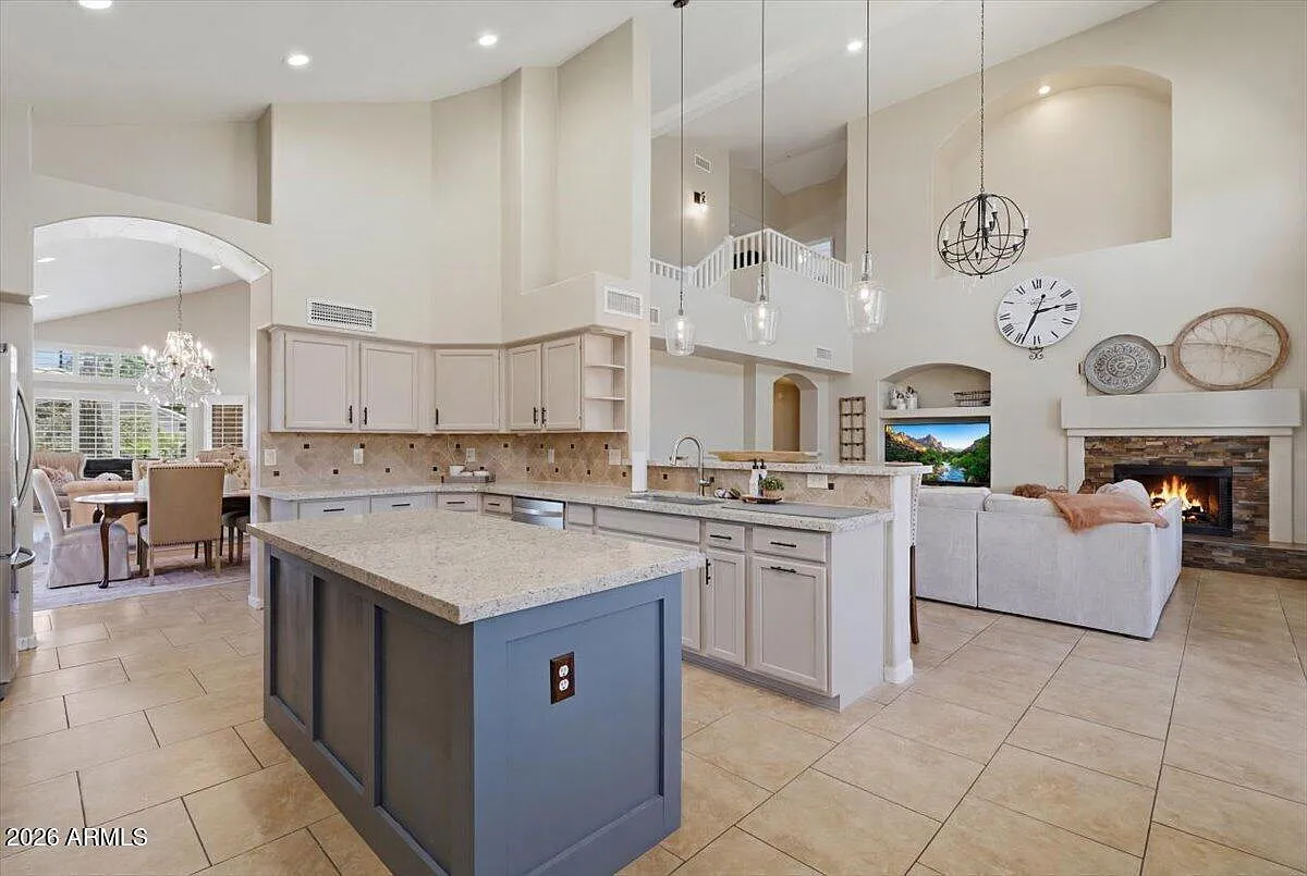 4 bed, 2.5 bath, 3182 sqft, $5,500 — Photo 1