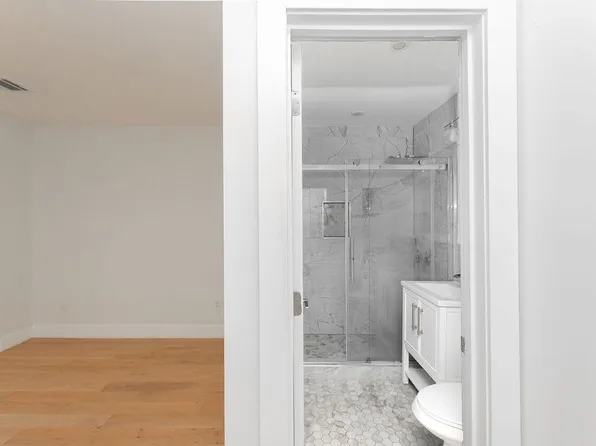 203 Pearsall Avenue image 14 of 35