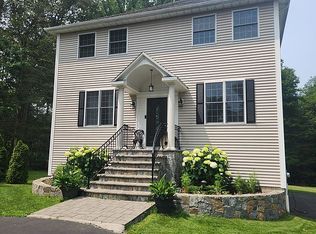 24 Woodhill Rd, Trumbull, CT 06611