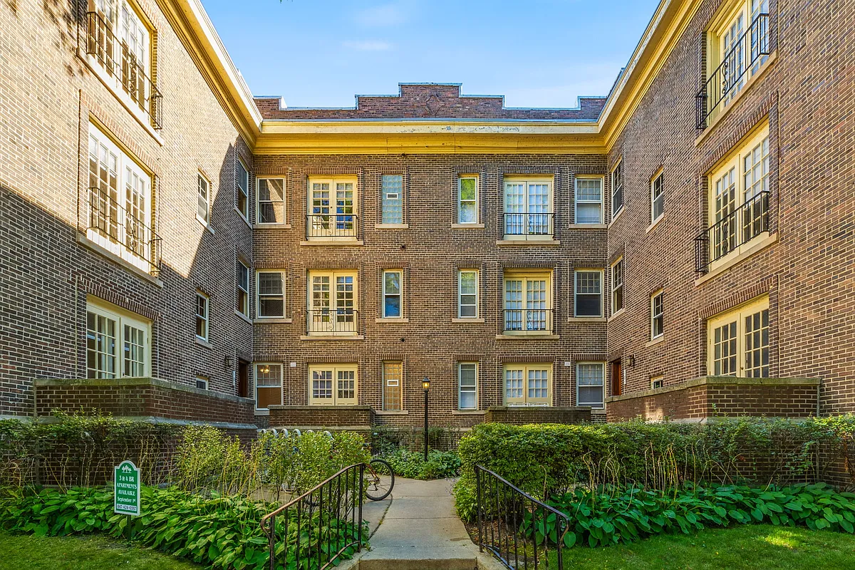 Building Photo - 718 Simpson St #3W