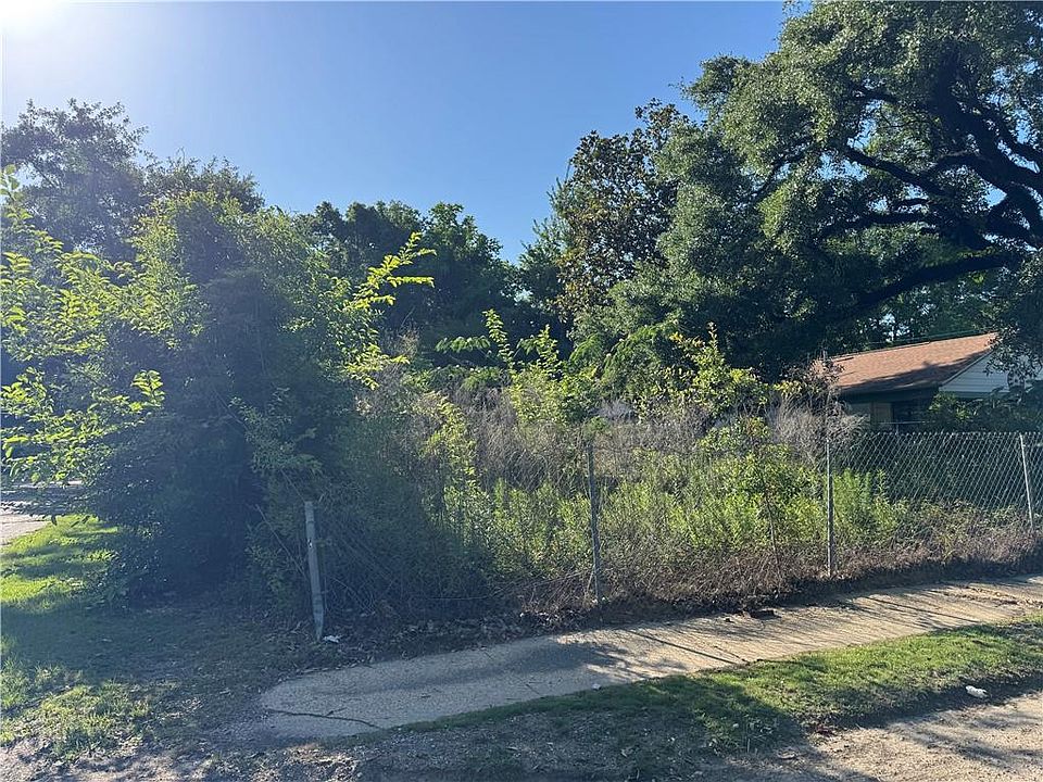 2nd image of 813 Gehrig Ave