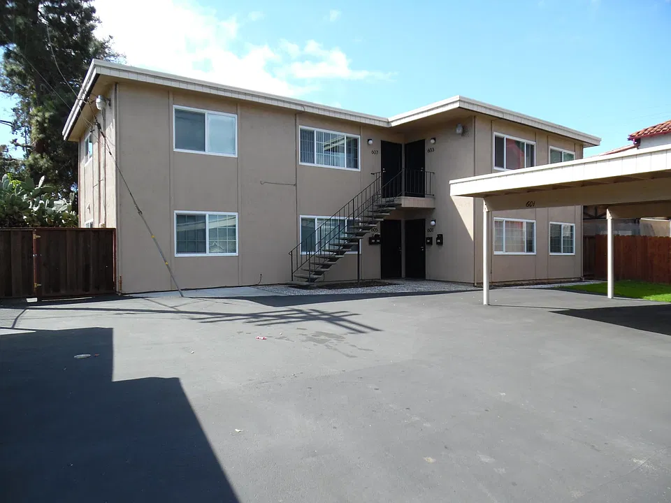 605 Lincoln Rd W