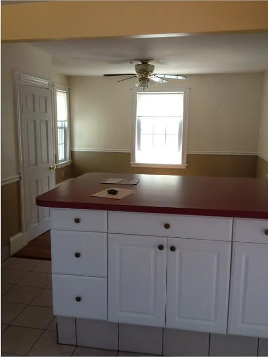 1 bed, 1900 sqft, $900 — Photo 3