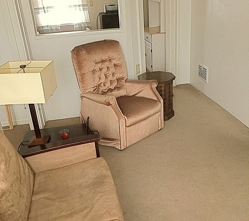 1st image of 1124 Lincoln Ave APT 2