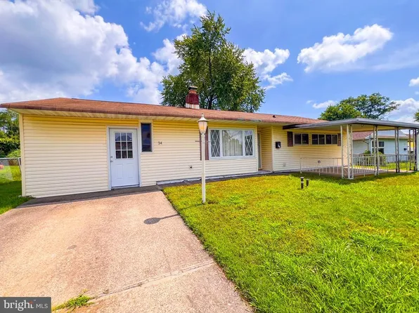 34 Mistletoe Ln, Levittown, PA 19054