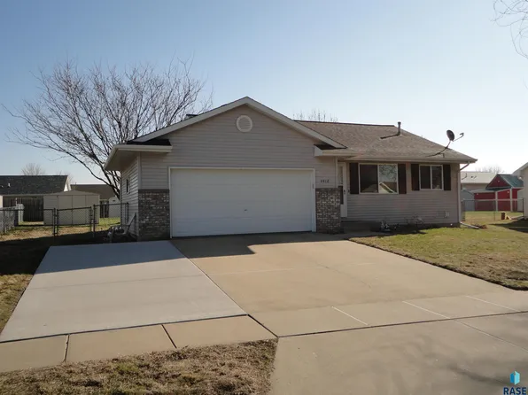 4416 W Panda Dr, Sioux Falls, SD 57107