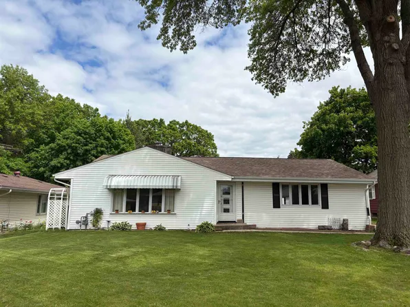 2107 Wisteria Rd, Rockford, IL 61107