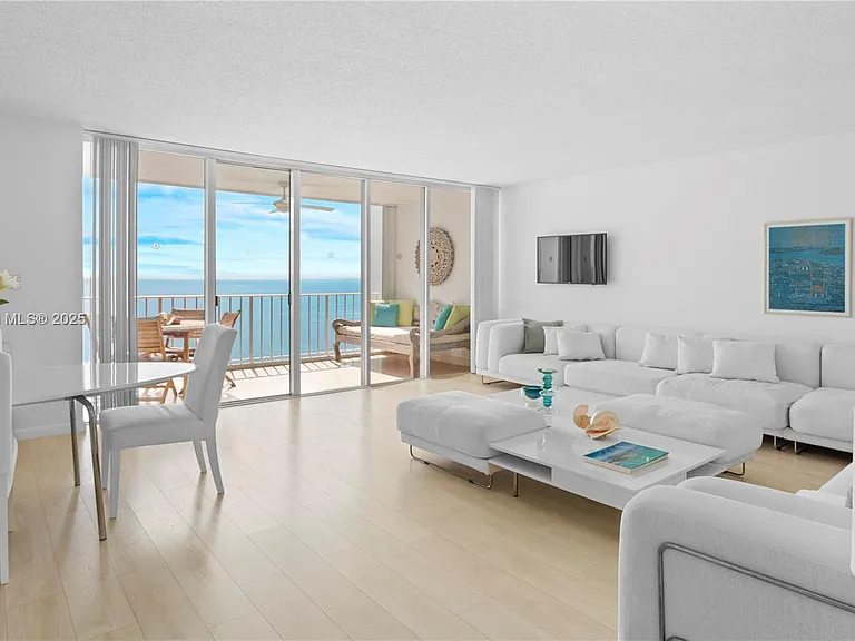 881 Ocean Dr #24C — Photo 4