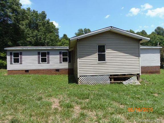 3rd image of 121 Tangent Dr