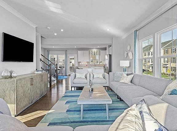 5th image of 700 Plaza Dr #700